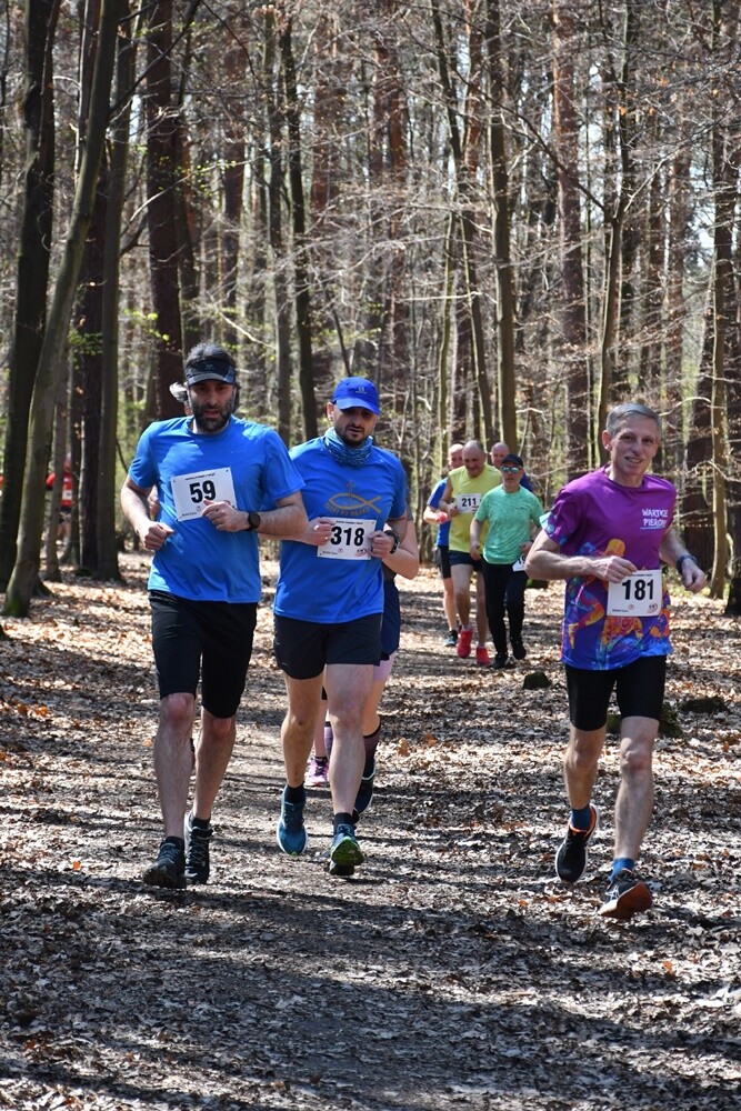 Zapaleni biegacze i miłośnicy nordic walking w  promieniach kwietniowego słońca znowu pobiegli z wiewiórką! W halembskim lesie odbył się drugi w tym roku "Bieg Wiewiórki", podczas którego swoje siły sprawdzili starsi i młodsi sportowcy. Nie zabrakło również dzieci.

fot. Jacek Knapik