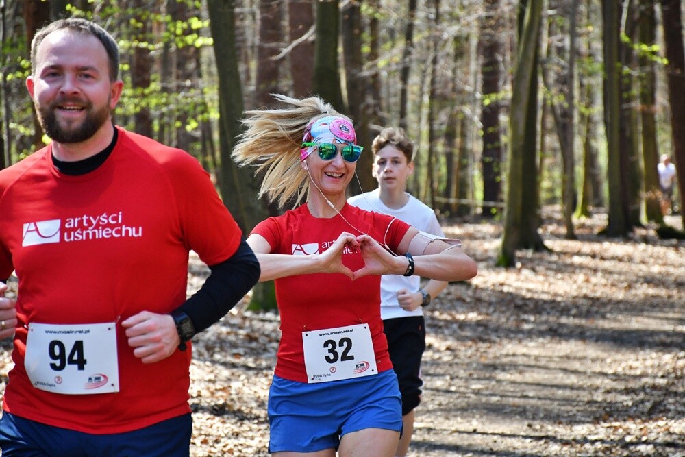 Zapaleni biegacze i miłośnicy nordic walking w  promieniach kwietniowego słońca znowu pobiegli z wiewiórką! W halembskim lesie odbył się drugi w tym roku "Bieg Wiewiórki", podczas którego swoje siły sprawdzili starsi i młodsi sportowcy. Nie zabrakło również dzieci.

fot. Jacek Knapik