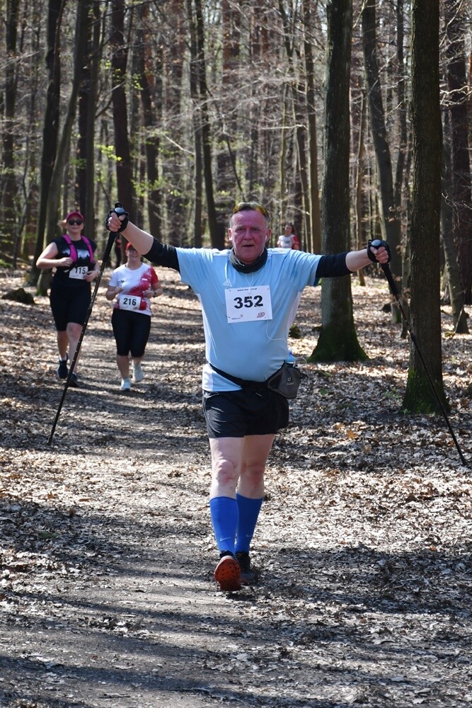 Zapaleni biegacze i miłośnicy nordic walking w  promieniach kwietniowego słońca znowu pobiegli z wiewiórką! W halembskim lesie odbył się drugi w tym roku "Bieg Wiewiórki", podczas którego swoje siły sprawdzili starsi i młodsi sportowcy. Nie zabrakło również dzieci.

fot. Jacek Knapik