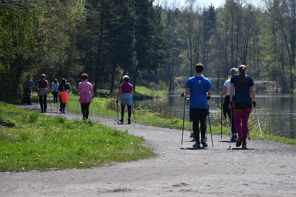 Zapaleni biegacze i miłośnicy nordic walking w  promieniach kwietniowego słońca znowu pobiegli z wiewiórką! W halembskim lesie odbył się drugi w tym roku "Bieg Wiewiórki", podczas którego swoje siły sprawdzili starsi i młodsi sportowcy. Nie zabrakło również dzieci.

fot. Jacek Knapik