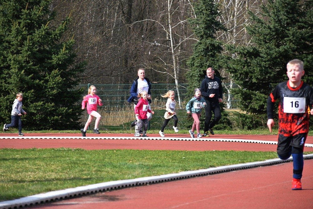 Na pierwszym w tym roku "Biegu Wiewiórki" stawiło się ponad 350 uczestników. / fot. Jacek Knapik