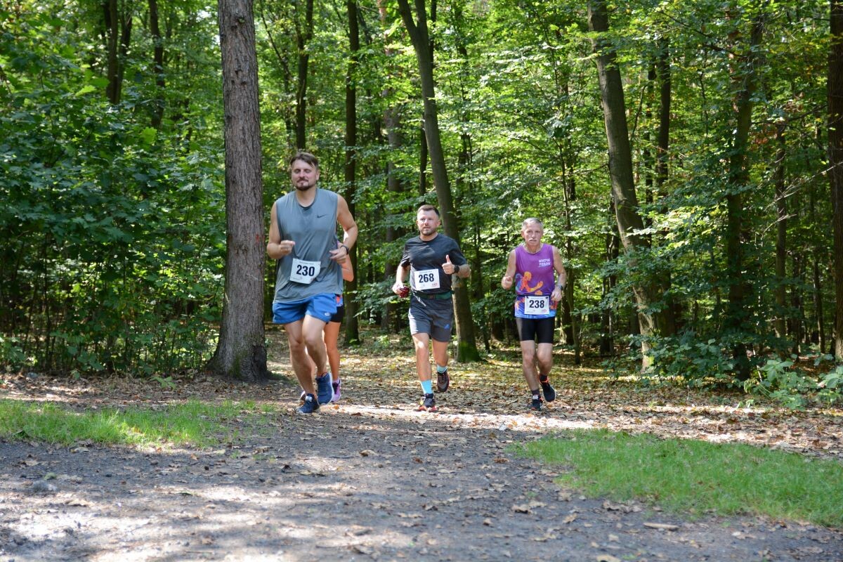 Odbyła się sierpniowa edycja Biegu Wiewiórki! W sobotę 24 sierpnia 2024 roku  wszyscy chętni tradycyjnie zebrali się przy Szkole Podstawowej Sportowej nr 15 przy ul. Energetyków 15, aby wziąć udział w zawodach biegowych. / fot. Marek Faber