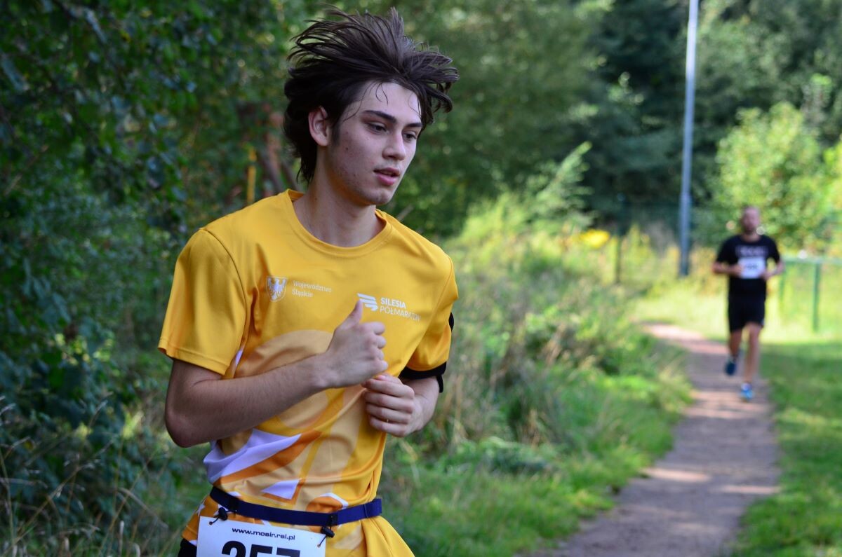 Odbyła się sierpniowa edycja Biegu Wiewiórki! W sobotę 24 sierpnia 2024 roku  wszyscy chętni tradycyjnie zebrali się przy Szkole Podstawowej Sportowej nr 15 przy ul. Energetyków 15, aby wziąć udział w zawodach biegowych. / fot. Marek Faber