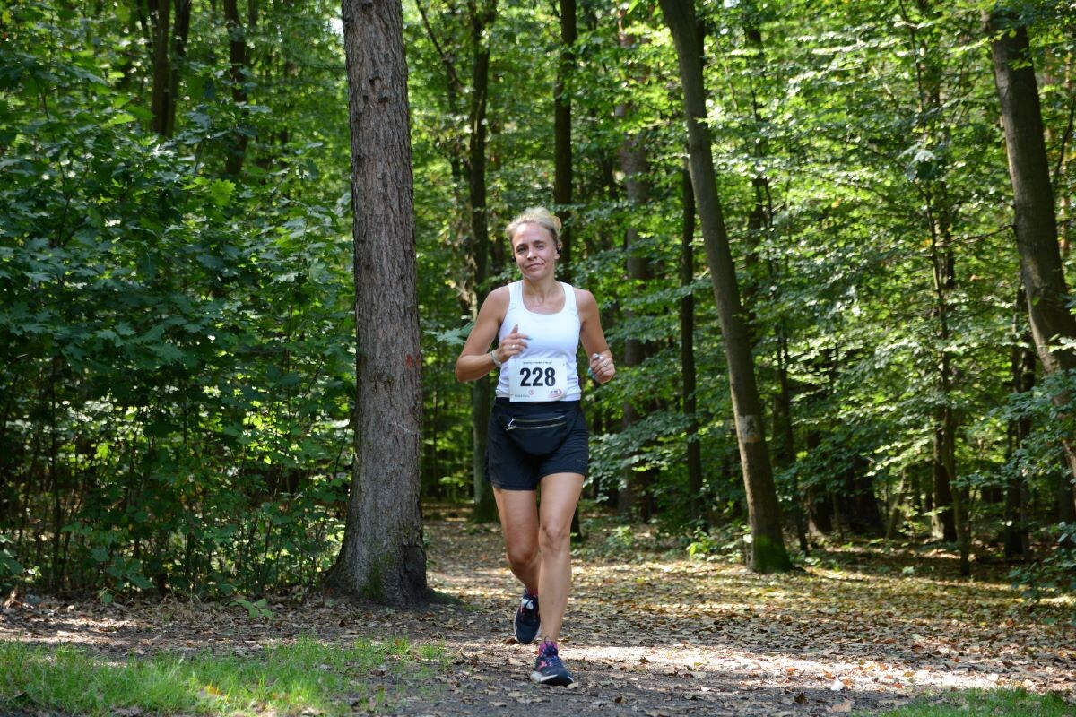 Odbyła się sierpniowa edycja Biegu Wiewiórki! W sobotę 24 sierpnia 2024 roku  wszyscy chętni tradycyjnie zebrali się przy Szkole Podstawowej Sportowej nr 15 przy ul. Energetyków 15, aby wziąć udział w zawodach biegowych. / fot. Marek Faber