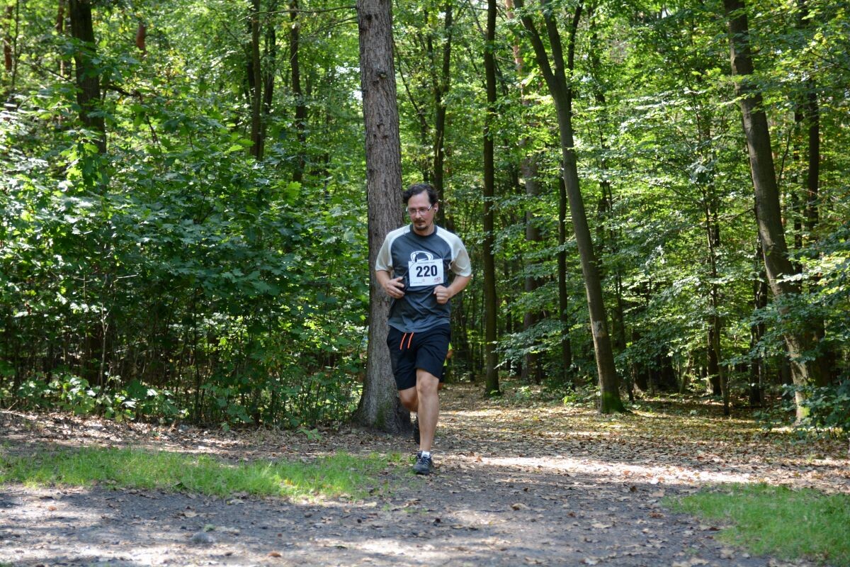 Odbyła się sierpniowa edycja Biegu Wiewiórki! W sobotę 24 sierpnia 2024 roku  wszyscy chętni tradycyjnie zebrali się przy Szkole Podstawowej Sportowej nr 15 przy ul. Energetyków 15, aby wziąć udział w zawodach biegowych. / fot. Marek Faber