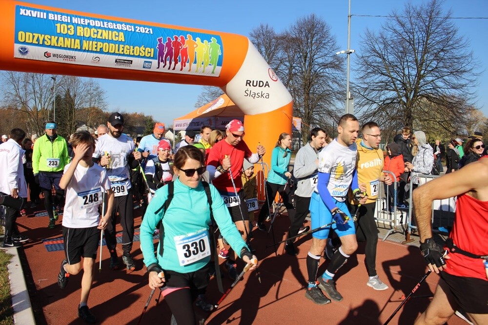 W lasach halembskich rudzianie świętowali 11 listopada na sportowo. Zostały tam zorganizowane XXVIII Biegi Niepodległości. 
fot. UM Ruda Śląska