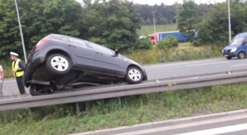 Blokuje się A4 na wysokości Halemby