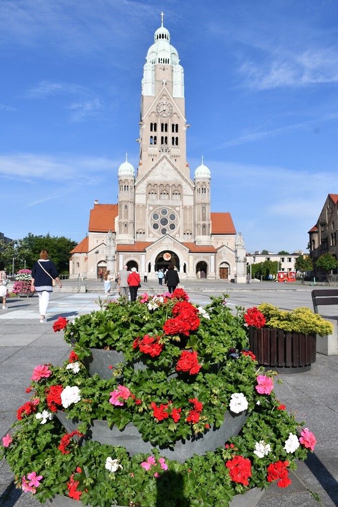 Ulicami wszystkich dzielnic naszego miasta przeszły dzisiaj procesje z okazji obchodów Uroczystości Najświętszego Ciała i Krwi Chrystusa.

fot. Jacek Knapik