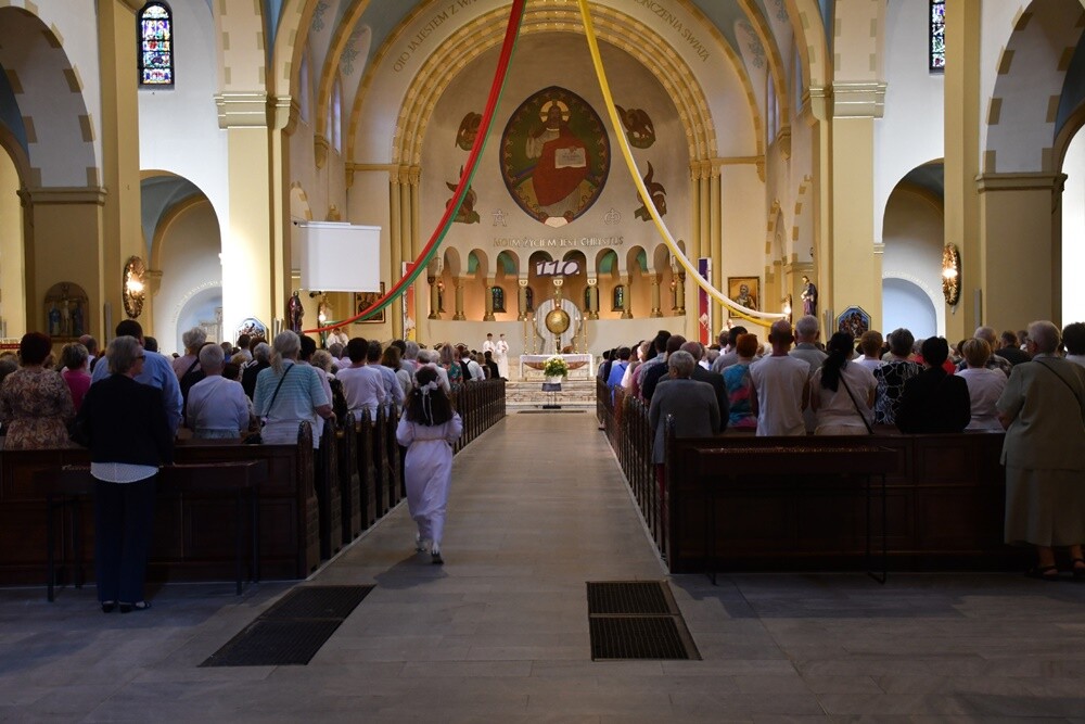 Ulicami wszystkich dzielnic naszego miasta przeszły dzisiaj procesje z okazji obchodów Uroczystości Najświętszego Ciała i Krwi Chrystusa.

fot. Jacek Knapik