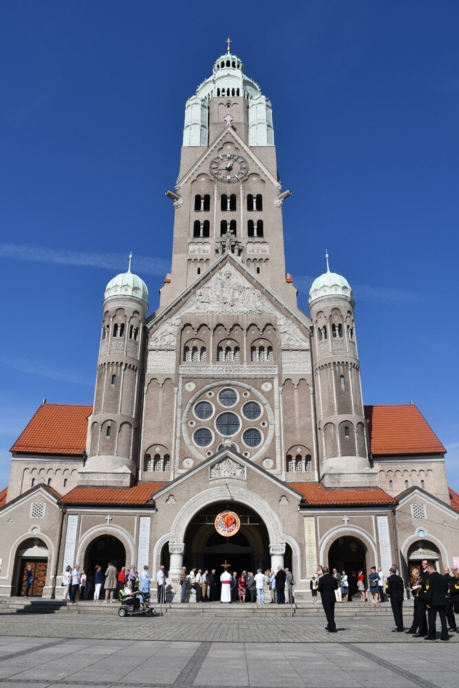 Ulicami wszystkich dzielnic naszego miasta przeszły dzisiaj procesje z okazji obchodów Uroczystości Najświętszego Ciała i Krwi Chrystusa.

fot. Jacek Knapik