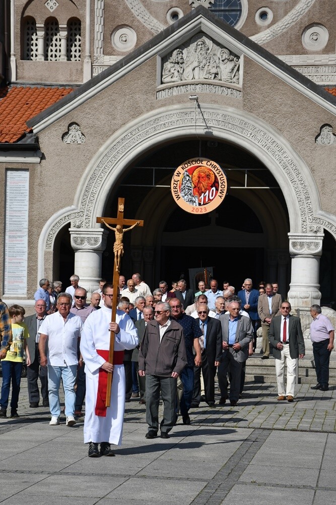 Ulicami wszystkich dzielnic naszego miasta przeszły dzisiaj procesje z okazji obchodów Uroczystości Najświętszego Ciała i Krwi Chrystusa.

fot. Jacek Knapik
