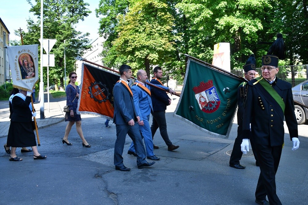Ulicami wszystkich dzielnic naszego miasta przeszły dzisiaj procesje z okazji obchodów Uroczystości Najświętszego Ciała i Krwi Chrystusa.

fot. Jacek Knapik