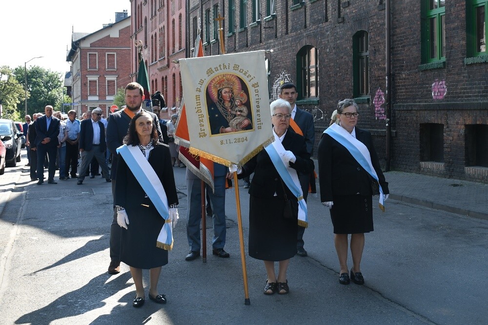 Ulicami wszystkich dzielnic naszego miasta przeszły dzisiaj procesje z okazji obchodów Uroczystości Najświętszego Ciała i Krwi Chrystusa.

fot. Jacek Knapik