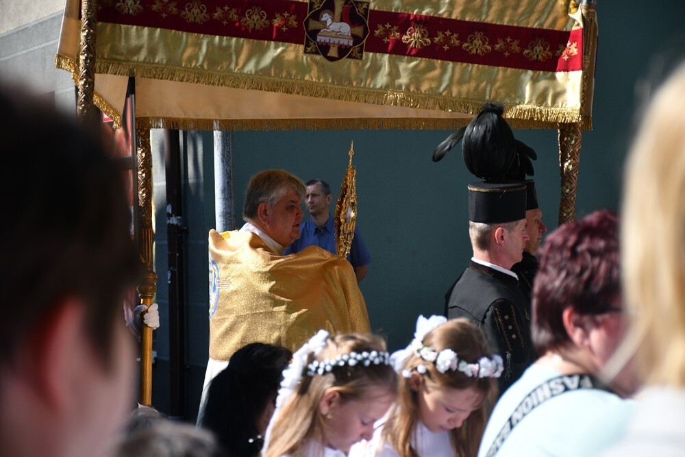 Ulicami wszystkich dzielnic naszego miasta przeszły dzisiaj procesje z okazji obchodów Uroczystości Najświętszego Ciała i Krwi Chrystusa.

fot. Jacek Knapik