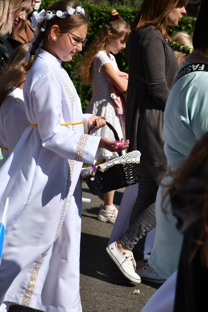 Ulicami wszystkich dzielnic naszego miasta przeszły dzisiaj procesje z okazji obchodów Uroczystości Najświętszego Ciała i Krwi Chrystusa.

fot. Jacek Knapik