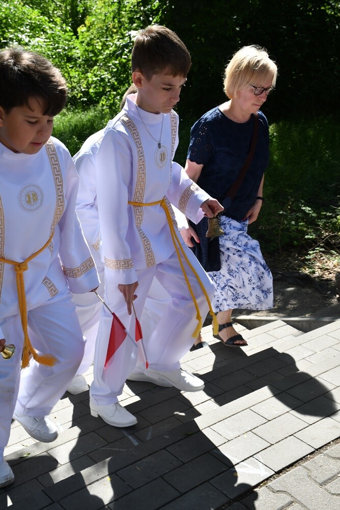 Ulicami wszystkich dzielnic naszego miasta przeszły dzisiaj procesje z okazji obchodów Uroczystości Najświętszego Ciała i Krwi Chrystusa.

fot. Jacek Knapik