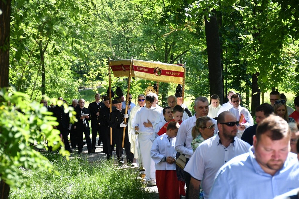 Ulicami wszystkich dzielnic naszego miasta przeszły dzisiaj procesje z okazji obchodów Uroczystości Najświętszego Ciała i Krwi Chrystusa.

fot. Jacek Knapik
