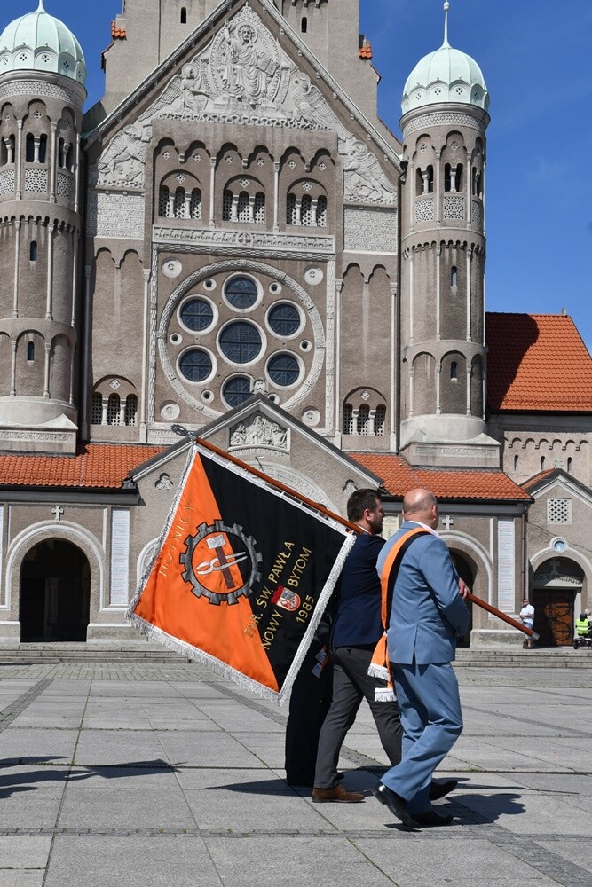 Ulicami wszystkich dzielnic naszego miasta przeszły dzisiaj procesje z okazji obchodów Uroczystości Najświętszego Ciała i Krwi Chrystusa.

fot. Jacek Knapik