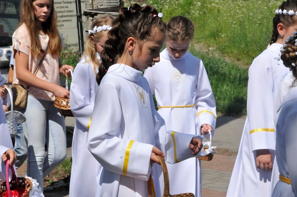 Ulicami wszystkich dzielnic naszego miasta przeszły dzisiaj procesje z okazji obchodów Uroczystości Najświętszego Ciała i Krwi Chrystusa. Wierni wspominają w ten dzień Ostatnią Wieczerzę oraz Przeistoczenie chleba i wina w Ciało i Krew Jezusa Chrystusa.