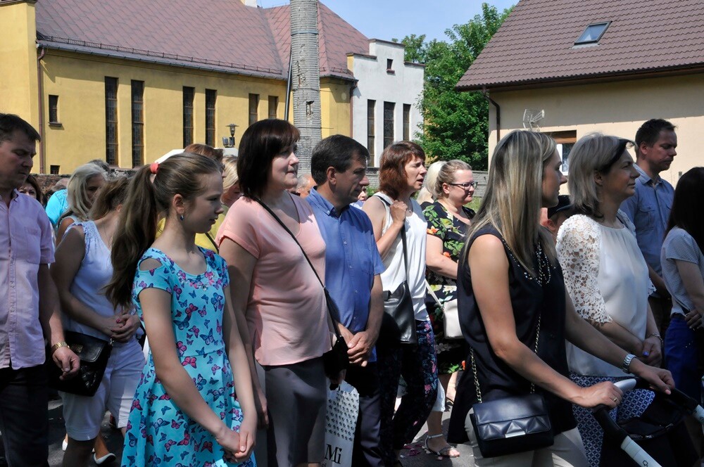 Ulicami wszystkich dzielnic naszego miasta przeszły dzisiaj procesje z okazji obchodów Uroczystości Najświętszego Ciała i Krwi Chrystusa. Wierni wspominają w ten dzień Ostatnią Wieczerzę oraz Przeistoczenie chleba i wina w Ciało i Krew Jezusa Chrystusa.