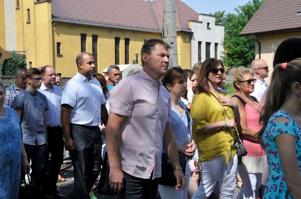 Ulicami wszystkich dzielnic naszego miasta przeszły dzisiaj procesje z okazji obchodów Uroczystości Najświętszego Ciała i Krwi Chrystusa. Wierni wspominają w ten dzień Ostatnią Wieczerzę oraz Przeistoczenie chleba i wina w Ciało i Krew Jezusa Chrystusa.