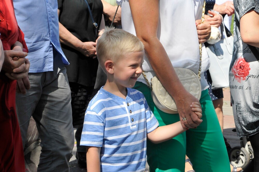 Ulicami wszystkich dzielnic naszego miasta przeszły dzisiaj procesje z okazji obchodów Uroczystości Najświętszego Ciała i Krwi Chrystusa. Wierni wspominają w ten dzień Ostatnią Wieczerzę oraz Przeistoczenie chleba i wina w Ciało i Krew Jezusa Chrystusa.