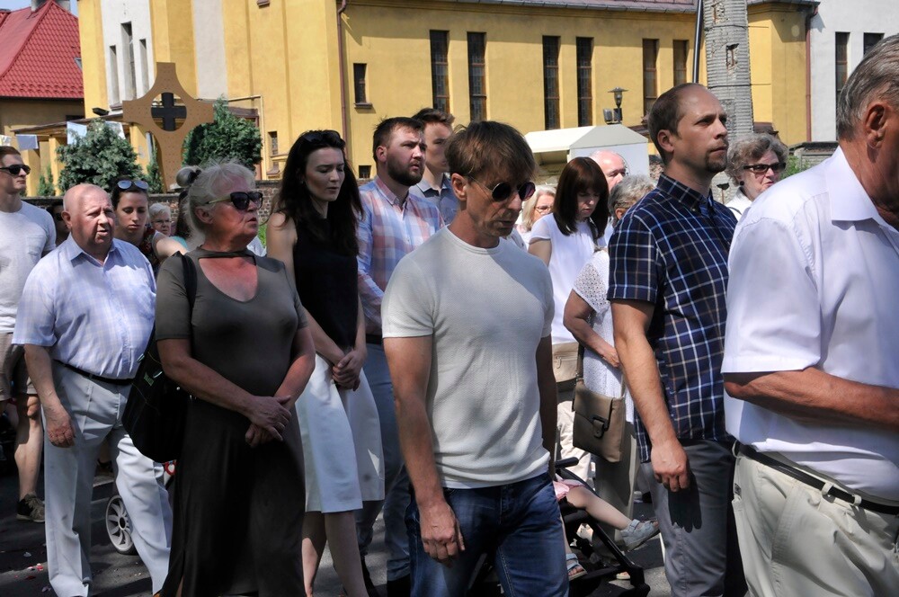 Ulicami wszystkich dzielnic naszego miasta przeszły dzisiaj procesje z okazji obchodów Uroczystości Najświętszego Ciała i Krwi Chrystusa. Wierni wspominają w ten dzień Ostatnią Wieczerzę oraz Przeistoczenie chleba i wina w Ciało i Krew Jezusa Chrystusa.