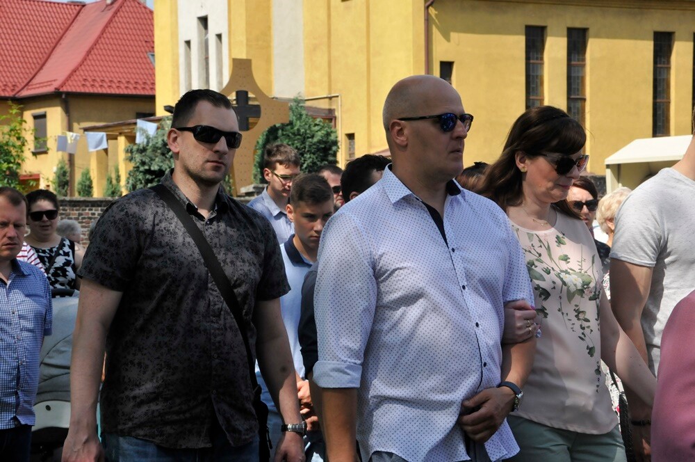 Ulicami wszystkich dzielnic naszego miasta przeszły dzisiaj procesje z okazji obchodów Uroczystości Najświętszego Ciała i Krwi Chrystusa. Wierni wspominają w ten dzień Ostatnią Wieczerzę oraz Przeistoczenie chleba i wina w Ciało i Krew Jezusa Chrystusa.