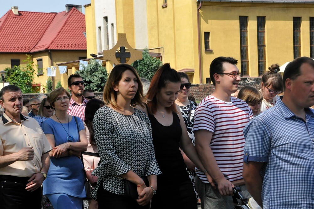 Ulicami wszystkich dzielnic naszego miasta przeszły dzisiaj procesje z okazji obchodów Uroczystości Najświętszego Ciała i Krwi Chrystusa. Wierni wspominają w ten dzień Ostatnią Wieczerzę oraz Przeistoczenie chleba i wina w Ciało i Krew Jezusa Chrystusa.