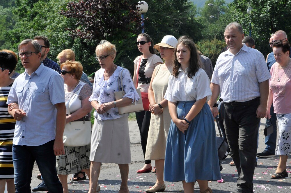 Ulicami wszystkich dzielnic naszego miasta przeszły dzisiaj procesje z okazji obchodów Uroczystości Najświętszego Ciała i Krwi Chrystusa. Wierni wspominają w ten dzień Ostatnią Wieczerzę oraz Przeistoczenie chleba i wina w Ciało i Krew Jezusa Chrystusa.