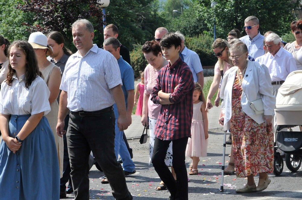 Ulicami wszystkich dzielnic naszego miasta przeszły dzisiaj procesje z okazji obchodów Uroczystości Najświętszego Ciała i Krwi Chrystusa. Wierni wspominają w ten dzień Ostatnią Wieczerzę oraz Przeistoczenie chleba i wina w Ciało i Krew Jezusa Chrystusa.