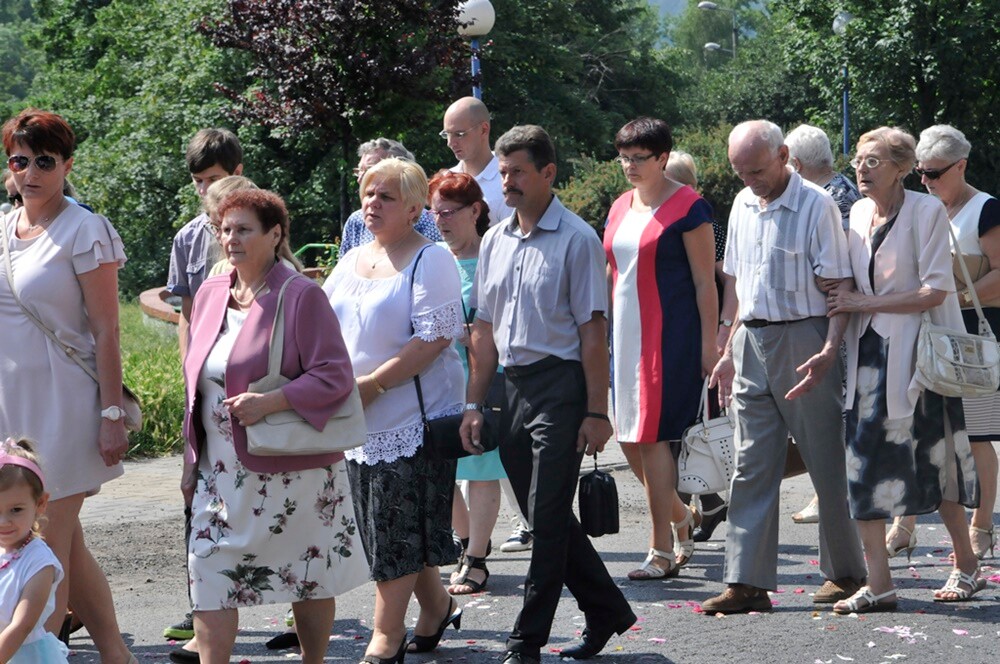 Ulicami wszystkich dzielnic naszego miasta przeszły dzisiaj procesje z okazji obchodów Uroczystości Najświętszego Ciała i Krwi Chrystusa. Wierni wspominają w ten dzień Ostatnią Wieczerzę oraz Przeistoczenie chleba i wina w Ciało i Krew Jezusa Chrystusa.