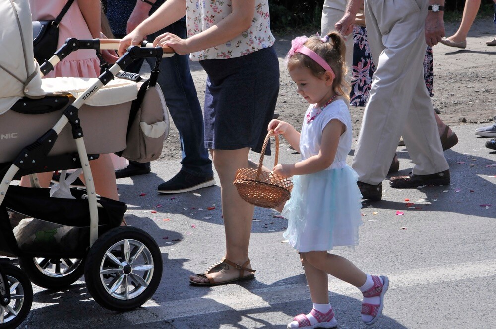 Ulicami wszystkich dzielnic naszego miasta przeszły dzisiaj procesje z okazji obchodów Uroczystości Najświętszego Ciała i Krwi Chrystusa. Wierni wspominają w ten dzień Ostatnią Wieczerzę oraz Przeistoczenie chleba i wina w Ciało i Krew Jezusa Chrystusa.