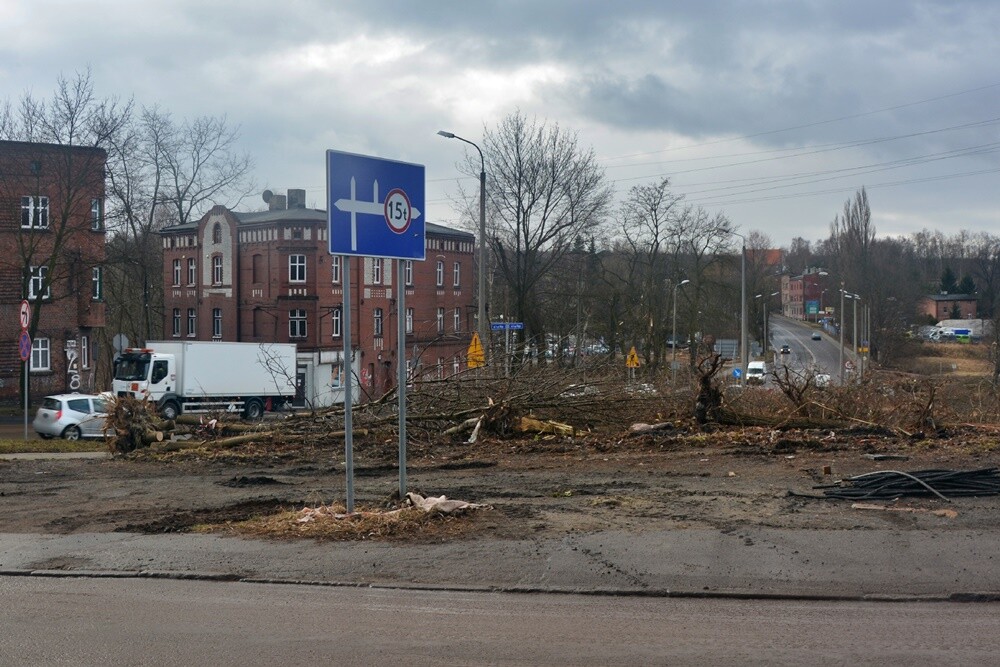 Prace na budowie czwartego etapu trasy N-S w Rudzie Śląskiej wrą! Jak zapowiadają rudzcy urzędnicy, jeżeli wszystko pójdzie zgodnie z planem, pod koniec 2023 roku będziemy mogli trasą N-S przejechać do ulicy Bielszowickiej i 1 Maja. Zobaczcie, jak postępują prace.

fot. Jacek Knapik