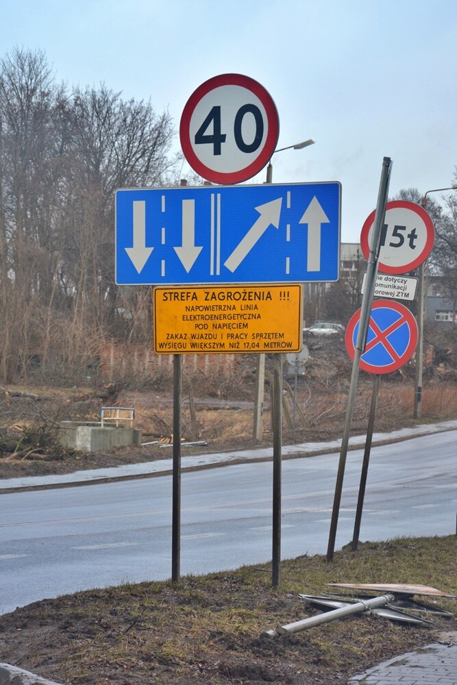 Prace na budowie czwartego etapu trasy N-S w Rudzie Śląskiej wrą! Jak zapowiadają rudzcy urzędnicy, jeżeli wszystko pójdzie zgodnie z planem, pod koniec 2023 roku będziemy mogli trasą N-S przejechać do ulicy Bielszowickiej i 1 Maja. Zobaczcie, jak postępują prace.

fot. Jacek Knapik