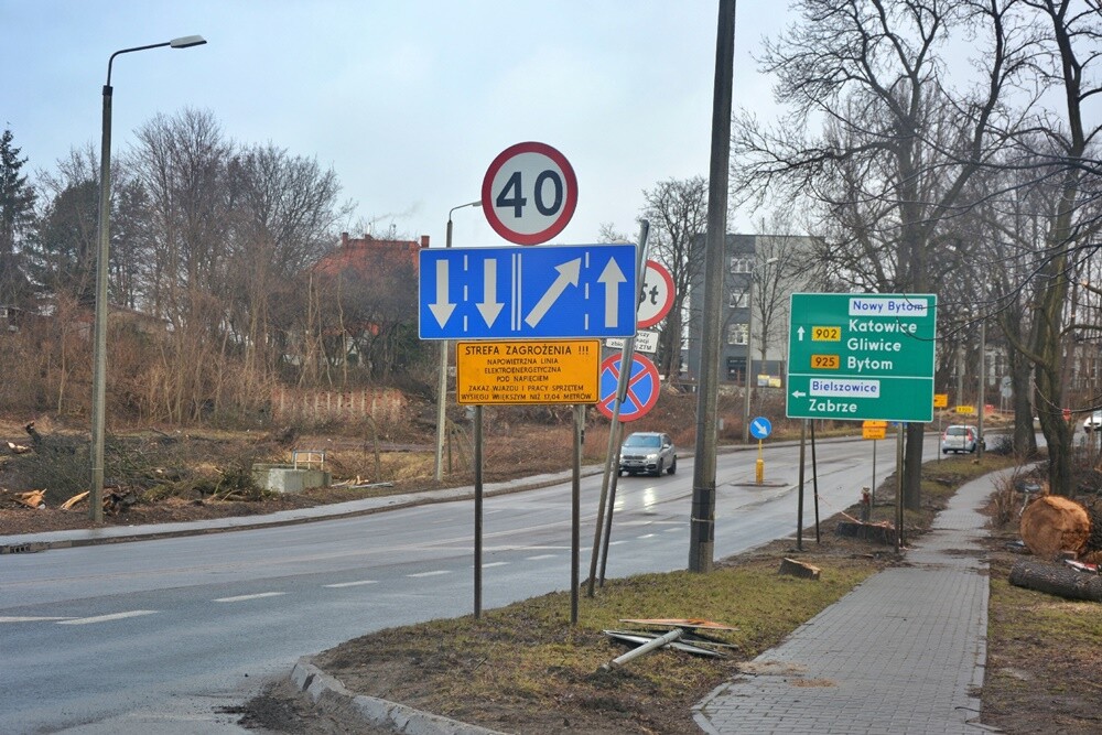 Prace na budowie czwartego etapu trasy N-S w Rudzie Śląskiej wrą! Jak zapowiadają rudzcy urzędnicy, jeżeli wszystko pójdzie zgodnie z planem, pod koniec 2023 roku będziemy mogli trasą N-S przejechać do ulicy Bielszowickiej i 1 Maja. Zobaczcie, jak postępują prace.

fot. Jacek Knapik