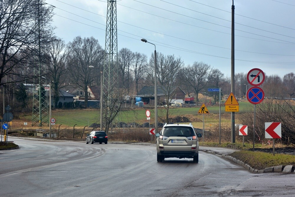 Prace na budowie czwartego etapu trasy N-S w Rudzie Śląskiej wrą! Jak zapowiadają rudzcy urzędnicy, jeżeli wszystko pójdzie zgodnie z planem, pod koniec 2023 roku będziemy mogli trasą N-S przejechać do ulicy Bielszowickiej i 1 Maja. Zobaczcie, jak postępują prace.

fot. Jacek Knapik
