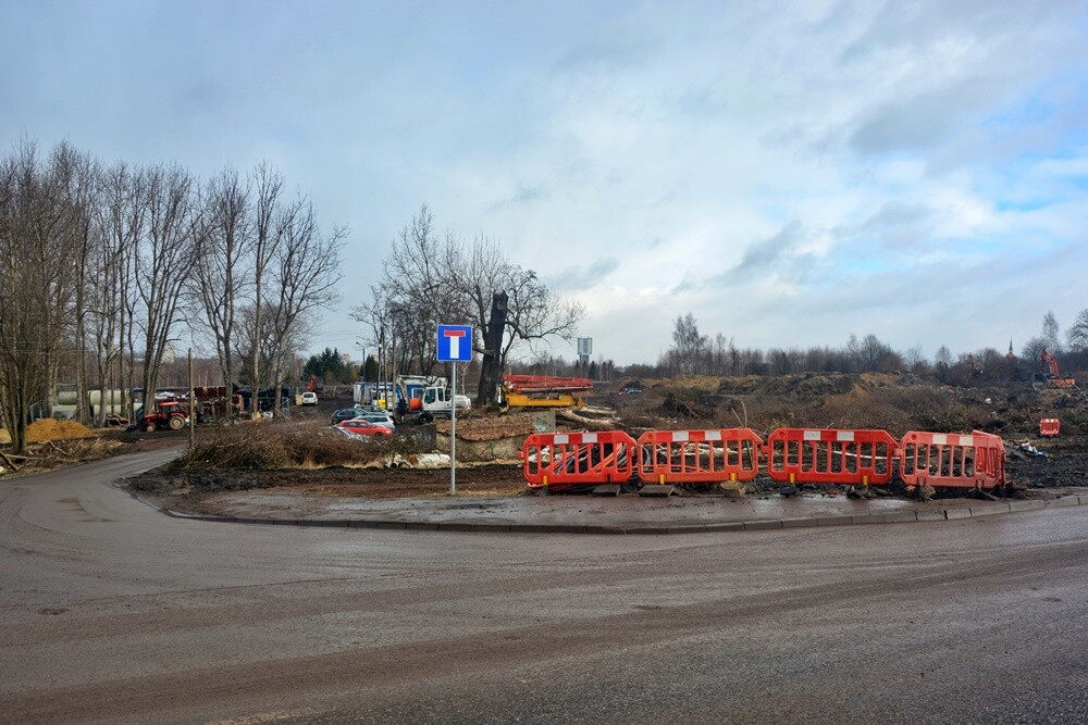 Prace na budowie czwartego etapu trasy N-S w Rudzie Śląskiej wrą! Jak zapowiadają rudzcy urzędnicy, jeżeli wszystko pójdzie zgodnie z planem, pod koniec 2023 roku będziemy mogli trasą N-S przejechać do ulicy Bielszowickiej i 1 Maja. Zobaczcie, jak postępują prace.

fot. Jacek Knapik