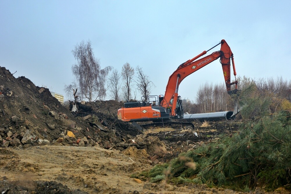 Prace na budowie czwartego etapu trasy N-S w Rudzie Śląskiej wrą! Jak zapowiadają rudzcy urzędnicy, jeżeli wszystko pójdzie zgodnie z planem, pod koniec 2023 roku będziemy mogli trasą N-S przejechać do ulicy Bielszowickiej i 1 Maja. Zobaczcie, jak postępują prace.

fot. Jacek Knapik