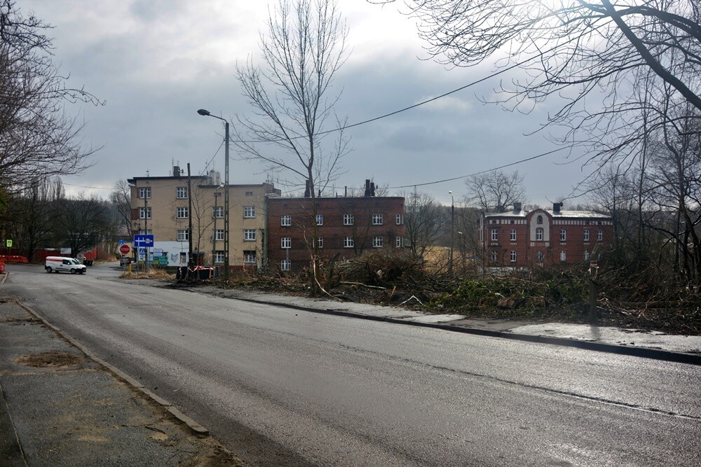 Prace na budowie czwartego etapu trasy N-S w Rudzie Śląskiej wrą! Jak zapowiadają rudzcy urzędnicy, jeżeli wszystko pójdzie zgodnie z planem, pod koniec 2023 roku będziemy mogli trasą N-S przejechać do ulicy Bielszowickiej i 1 Maja. Zobaczcie, jak postępują prace.

fot. Jacek Knapik