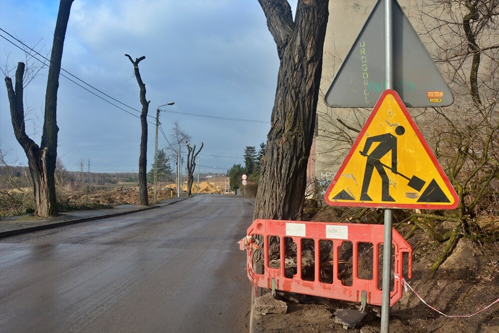Prace na budowie czwartego etapu trasy N-S w Rudzie Śląskiej wrą! Jak zapowiadają rudzcy urzędnicy, jeżeli wszystko pójdzie zgodnie z planem, pod koniec 2023 roku będziemy mogli trasą N-S przejechać do ulicy Bielszowickiej i 1 Maja. Zobaczcie, jak postępują prace.

fot. Jacek Knapik