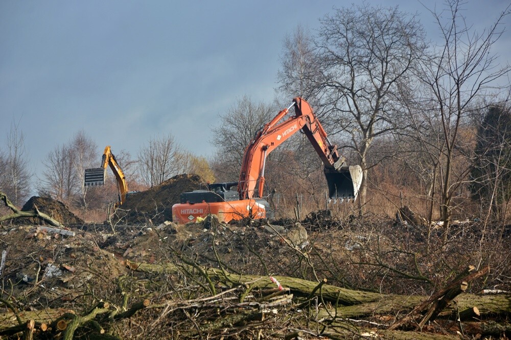 Prace na budowie czwartego etapu trasy N-S w Rudzie Śląskiej wrą! Jak zapowiadają rudzcy urzędnicy, jeżeli wszystko pójdzie zgodnie z planem, pod koniec 2023 roku będziemy mogli trasą N-S przejechać do ulicy Bielszowickiej i 1 Maja. Zobaczcie, jak postępują prace.

fot. Jacek Knapik