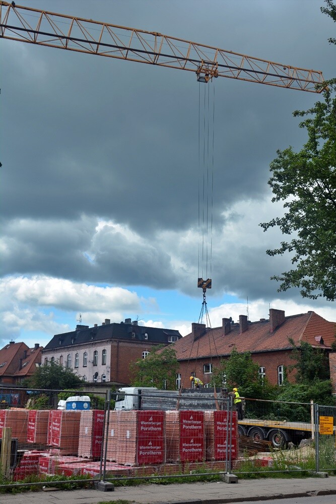 Trwa budowa 52 mieszkań komunalnych przy ul. Bankowej w Rudzie Śląskiej. W ramach przedsięwzięcia powstaną dwa budynki z podziemnymi garażami i przestrzenią rekreacyjną pośrodku. Zobaczcie, jak postępują prace na placu budowy. 

fot. Jacek Knapik