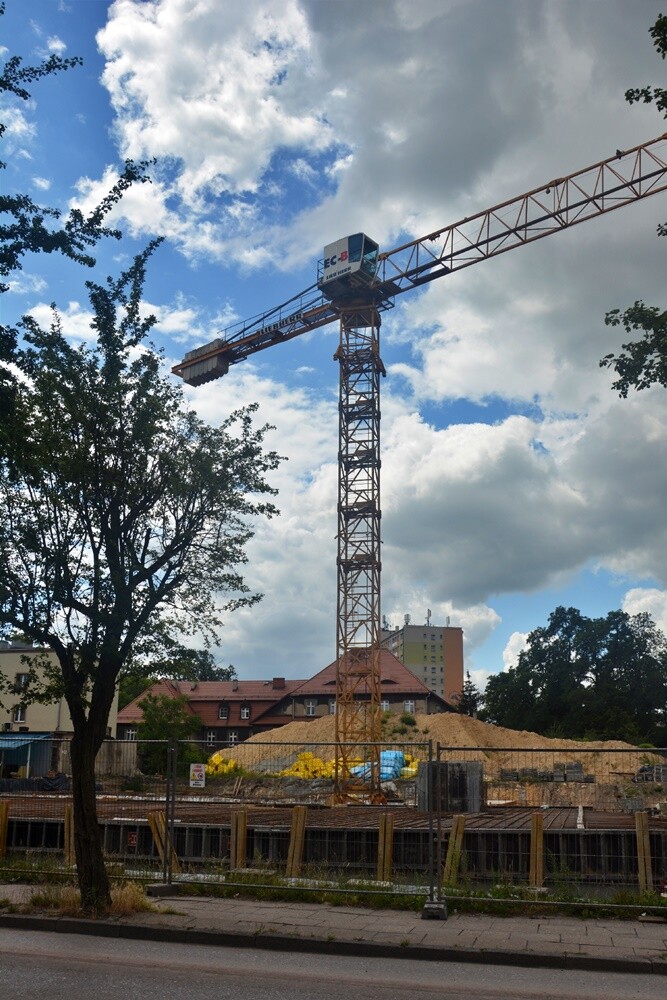 Trwa budowa 52 mieszkań komunalnych przy ul. Bankowej w Rudzie Śląskiej. W ramach przedsięwzięcia powstaną dwa budynki z podziemnymi garażami i przestrzenią rekreacyjną pośrodku. Zobaczcie, jak postępują prace na placu budowy. 

fot. Jacek Knapik