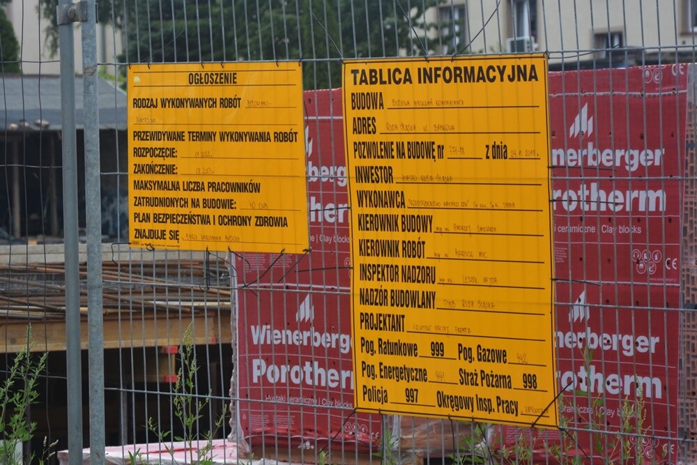 Trwa budowa 52 mieszkań komunalnych przy ul. Bankowej w Rudzie Śląskiej. W ramach przedsięwzięcia powstaną dwa budynki z podziemnymi garażami i przestrzenią rekreacyjną pośrodku. Zobaczcie, jak postępują prace na placu budowy. 

fot. Jacek Knapik