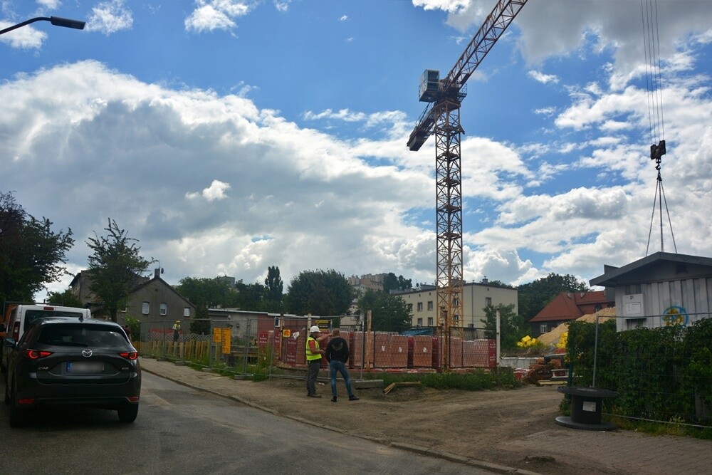 Trwa budowa 52 mieszkań komunalnych przy ul. Bankowej w Rudzie Śląskiej. W ramach przedsięwzięcia powstaną dwa budynki z podziemnymi garażami i przestrzenią rekreacyjną pośrodku. Zobaczcie, jak postępują prace na placu budowy. 

fot. Jacek Knapik