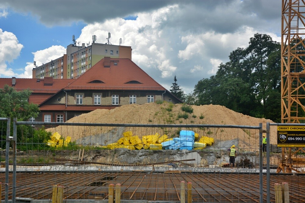 Trwa budowa 52 mieszkań komunalnych przy ul. Bankowej w Rudzie Śląskiej. W ramach przedsięwzięcia powstaną dwa budynki z podziemnymi garażami i przestrzenią rekreacyjną pośrodku. Zobaczcie, jak postępują prace na placu budowy. 

fot. Jacek Knapik