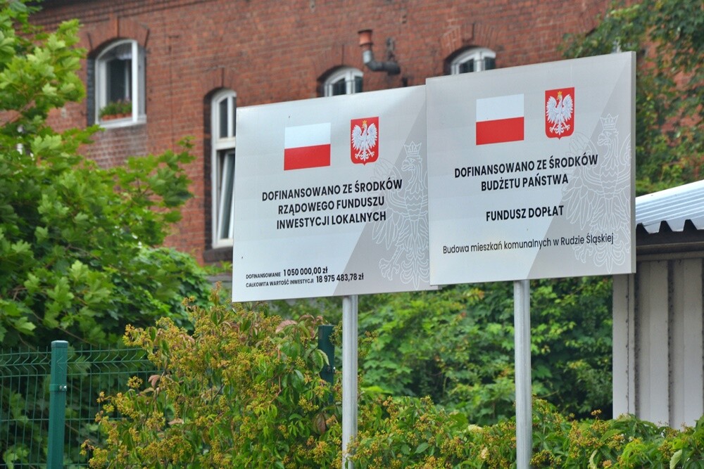 Trwa budowa 52 mieszkań komunalnych przy ul. Bankowej w Rudzie Śląskiej. W ramach przedsięwzięcia powstaną dwa budynki z podziemnymi garażami i przestrzenią rekreacyjną pośrodku. Zobaczcie, jak postępują prace na placu budowy. 

fot. Jacek Knapik