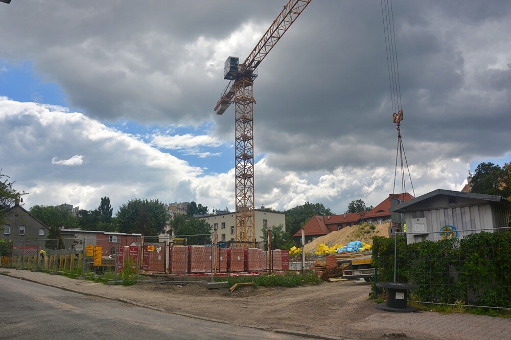 Trwa budowa 52 mieszkań komunalnych przy ul. Bankowej w Rudzie Śląskiej. W ramach przedsięwzięcia powstaną dwa budynki z podziemnymi garażami i przestrzenią rekreacyjną pośrodku. Zobaczcie, jak postępują prace na placu budowy. 

fot. Jacek Knapik