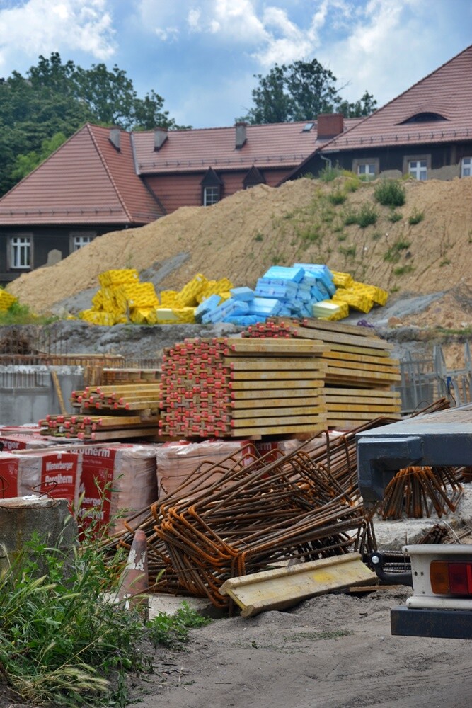 Trwa budowa 52 mieszkań komunalnych przy ul. Bankowej w Rudzie Śląskiej. W ramach przedsięwzięcia powstaną dwa budynki z podziemnymi garażami i przestrzenią rekreacyjną pośrodku. Zobaczcie, jak postępują prace na placu budowy. 

fot. Jacek Knapik